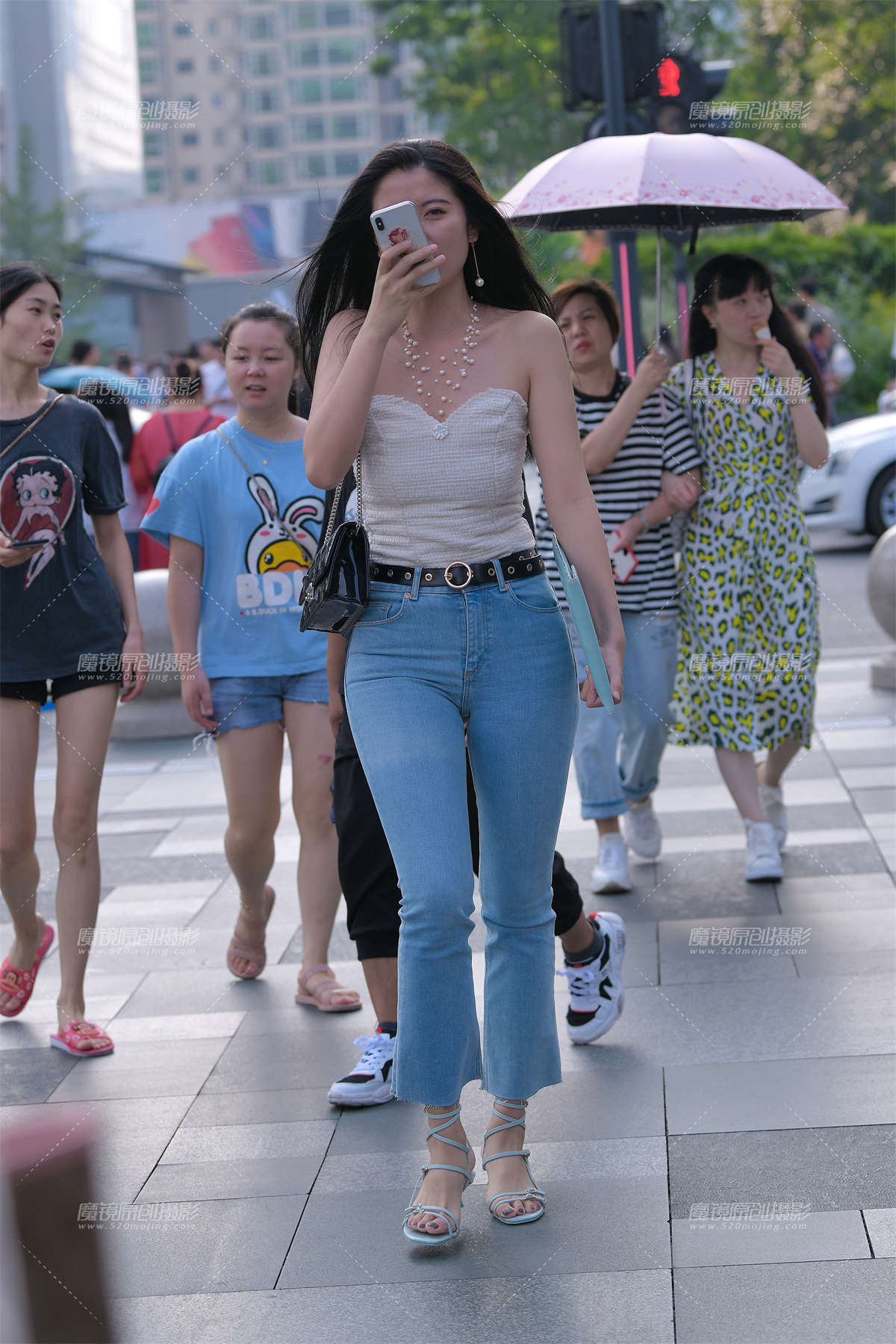 【视觉冲击赛贴】圆润紧牛，小姐姐-日更街拍