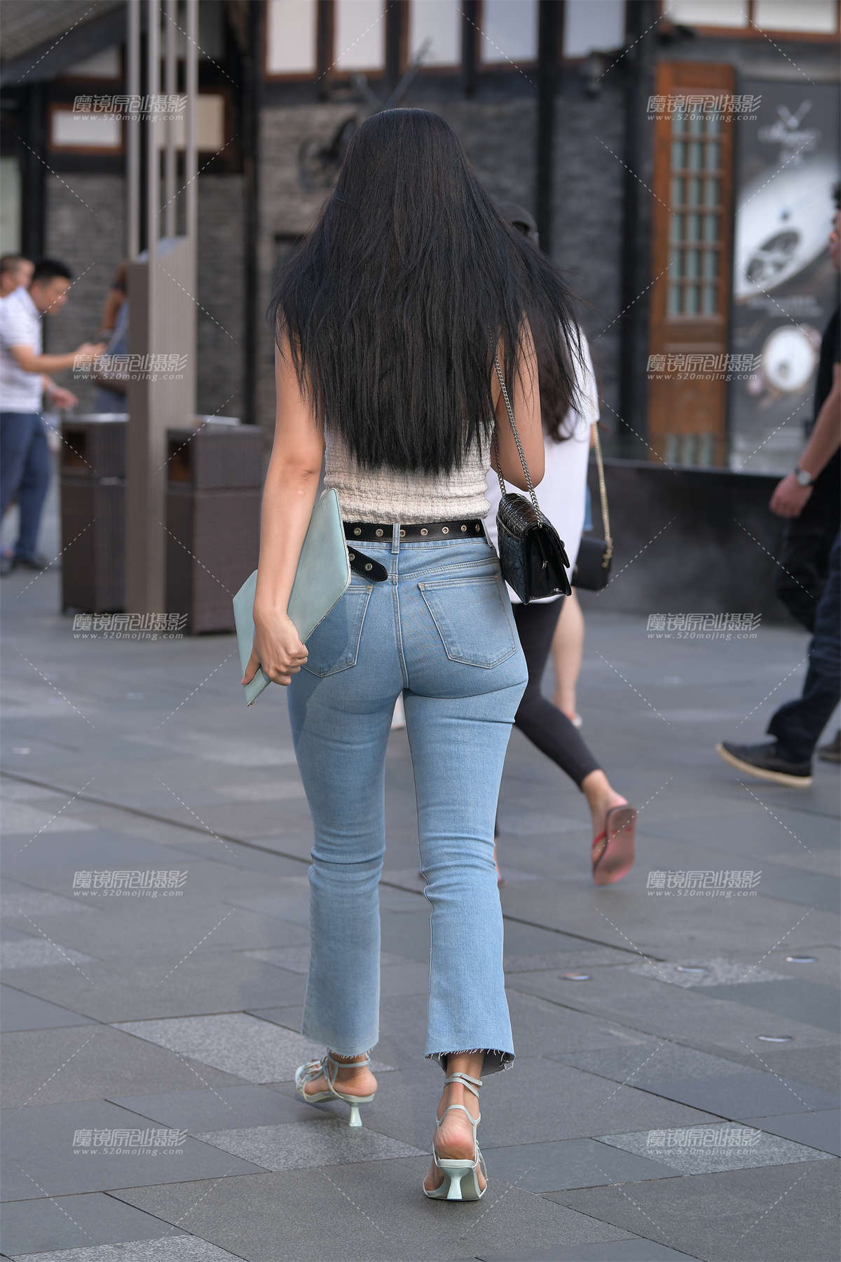 图片[2]-【视觉冲击赛贴】圆润紧牛，小姐姐-日更街拍