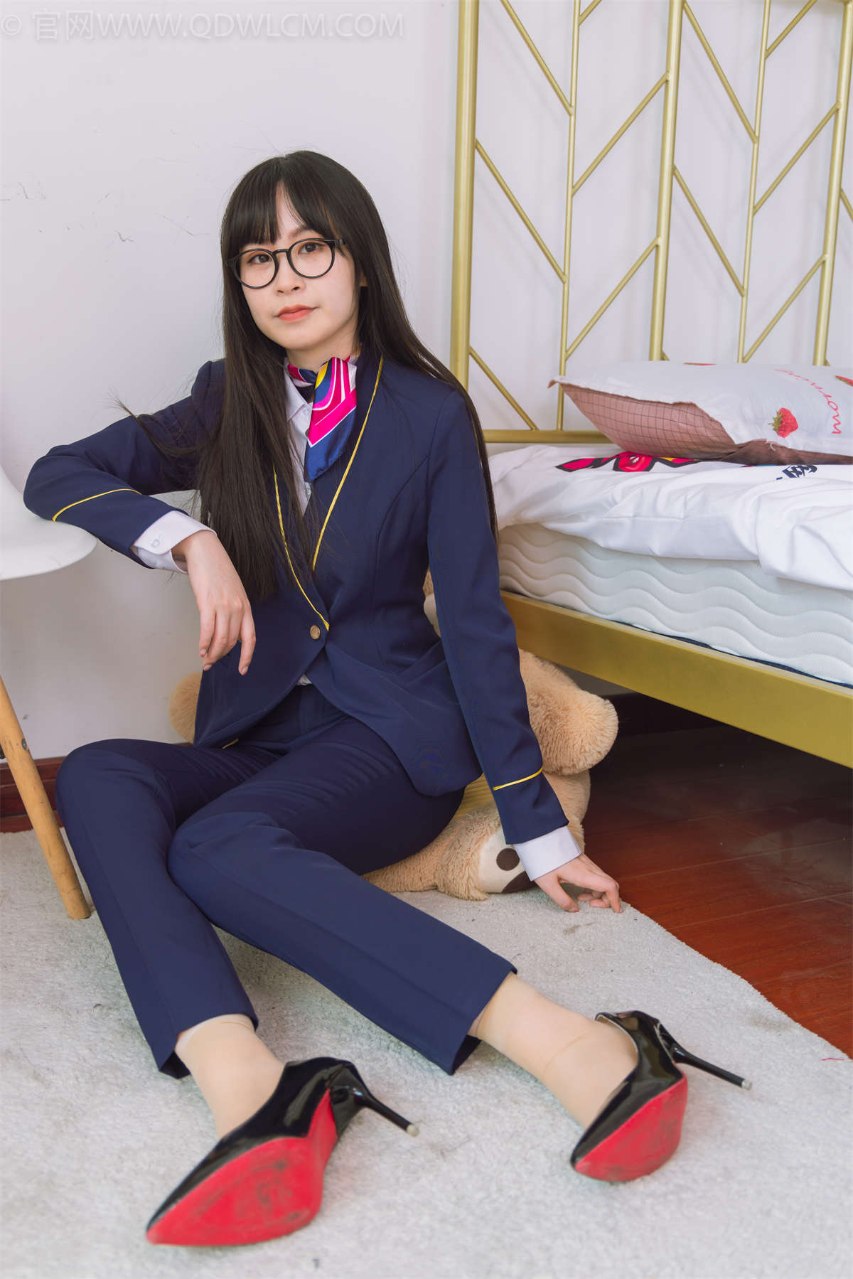 图片[2]-物恋传媒 NO.1500 兮兮-银行小秘书-日更街拍