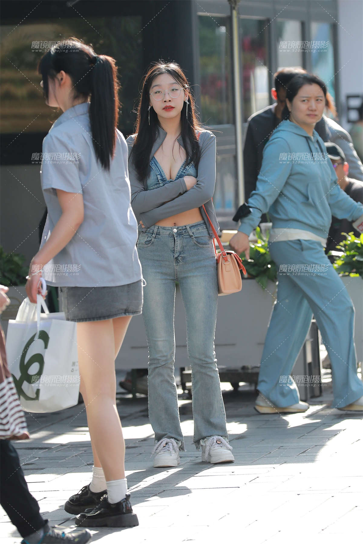 【玻璃街拍】性感小妹-日更街拍