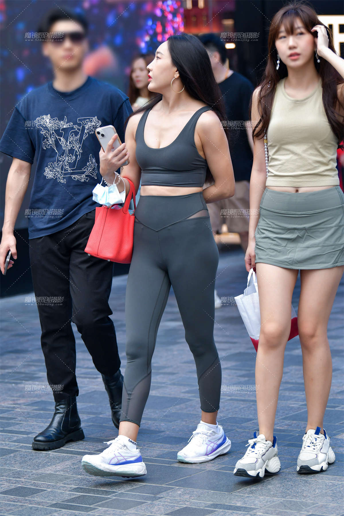 ★紧身瑜伽裤韵味美女-日更街拍