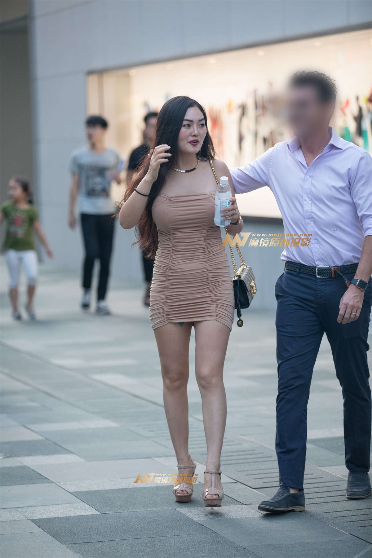 【凯恩赛帖】风韵包臀少妇-日更街拍