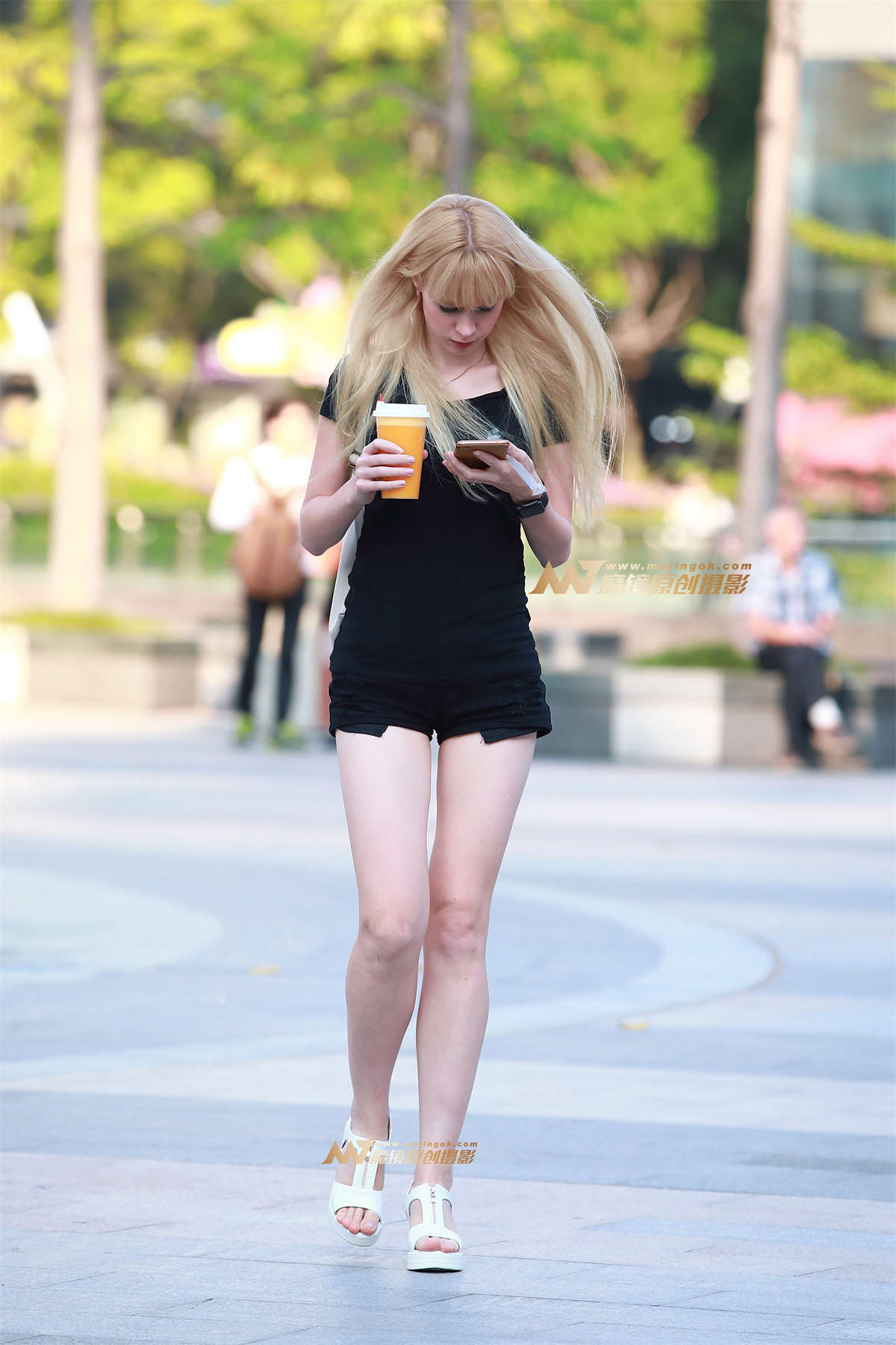 热裤，裸腿，洋妞-日更街拍