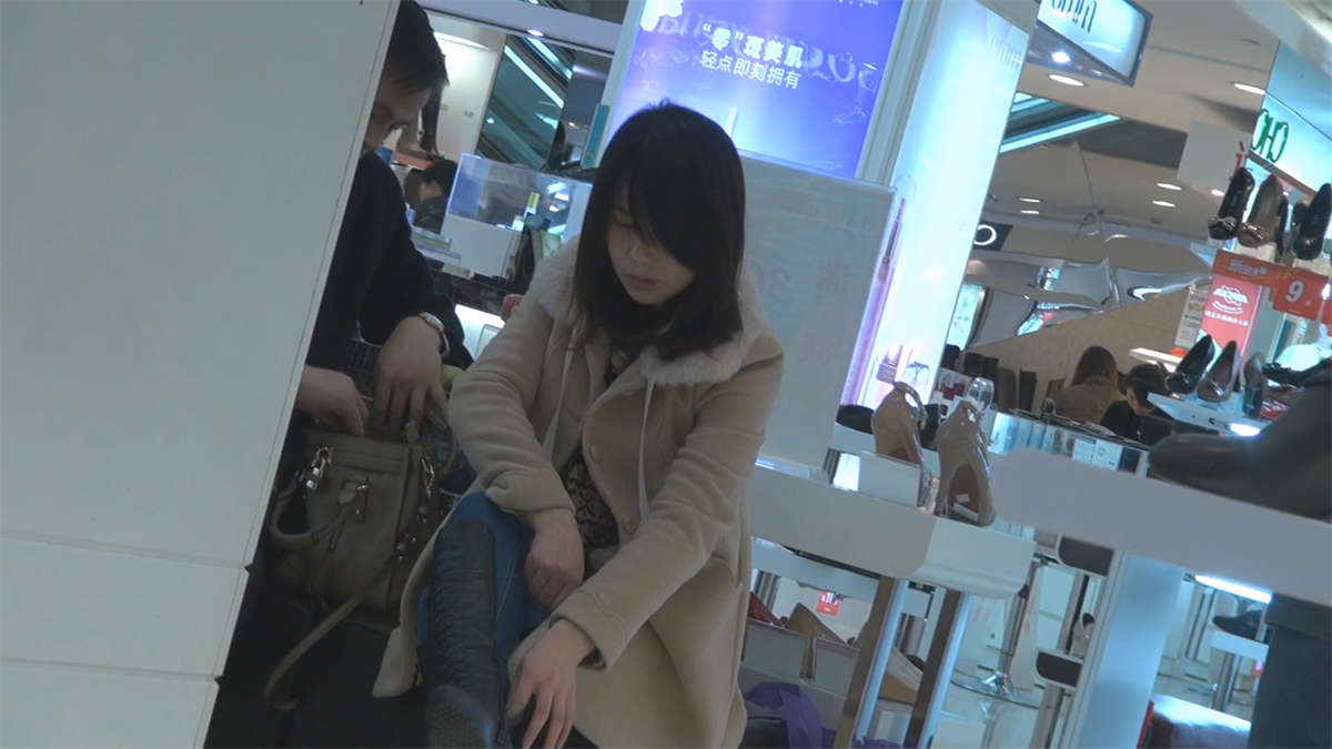 图片[2]-少妇瞬间脱掉超薄黑短丝-日更街拍