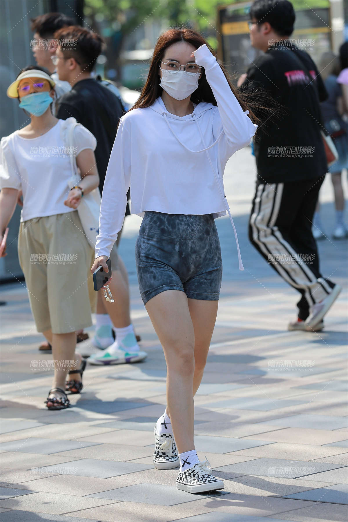 图片[2]-灰色瑜伽短裤美女-日更街拍