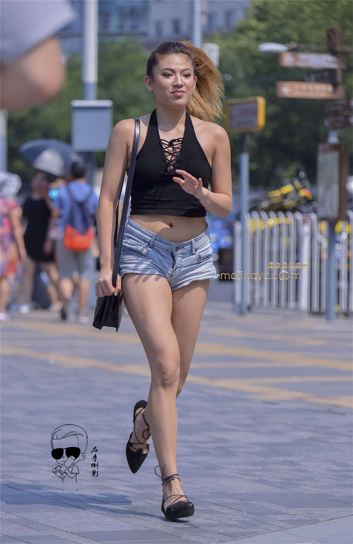 奔跑热裤性感-日更街拍