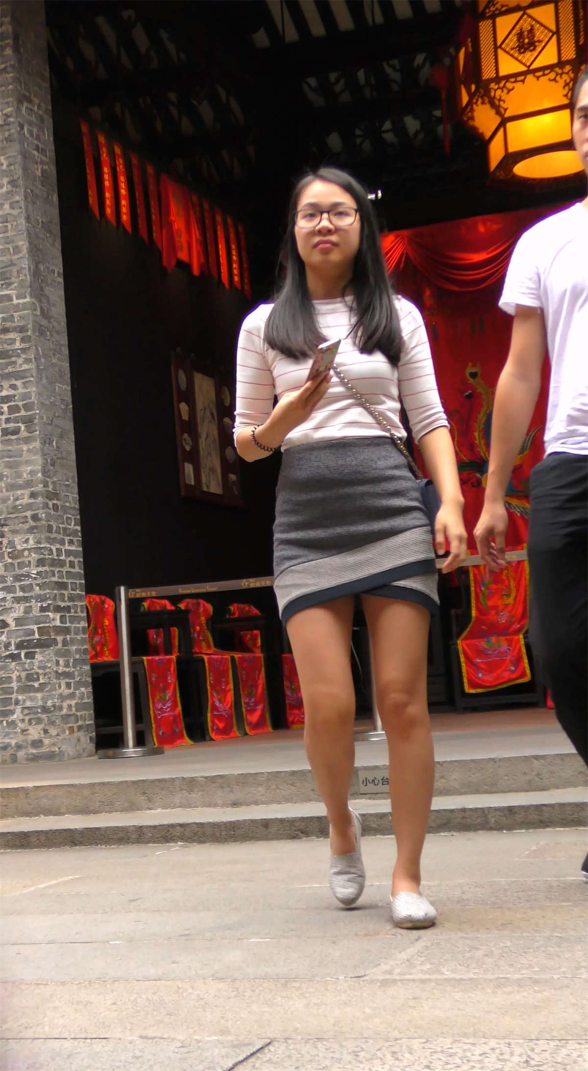 有个翘臀的女友挺好-日更街拍