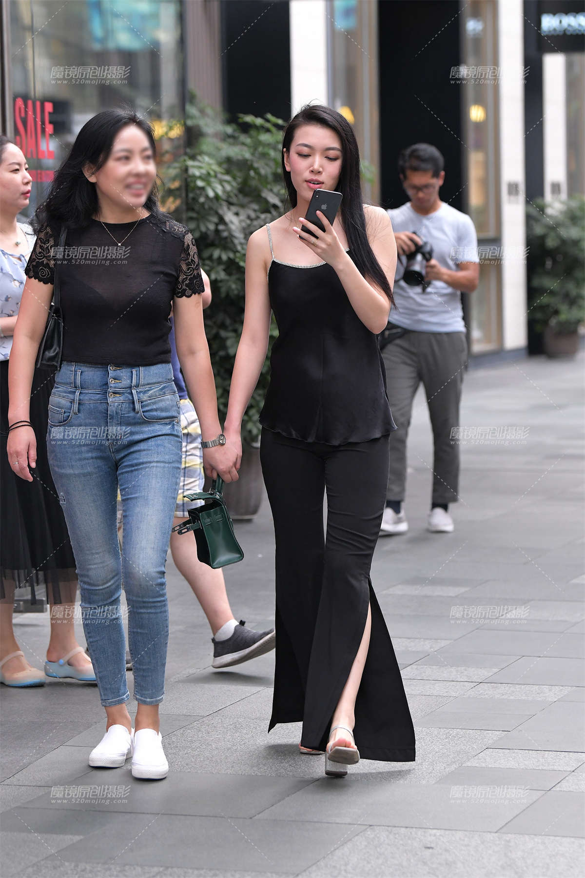 【视觉冲击赛贴】小背心，紧身裤小姐姐-日更街拍