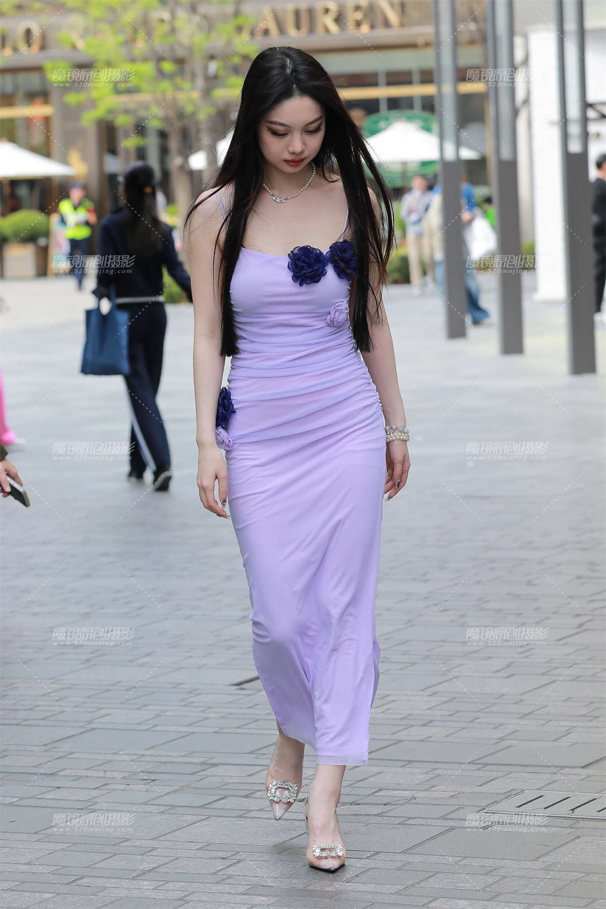 大眼包臀裙高跟美女-日更街拍