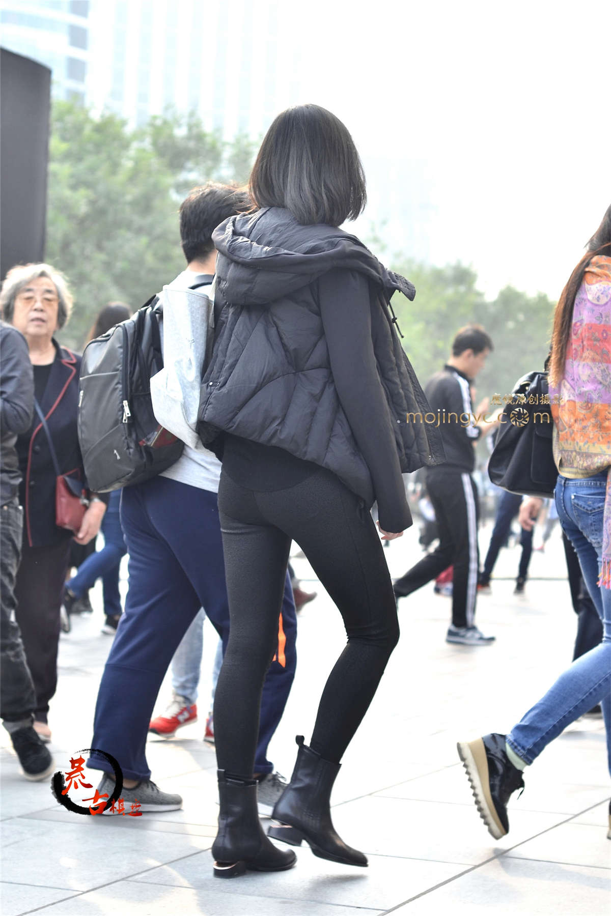 11-16 黑色紧身裤-日更街拍