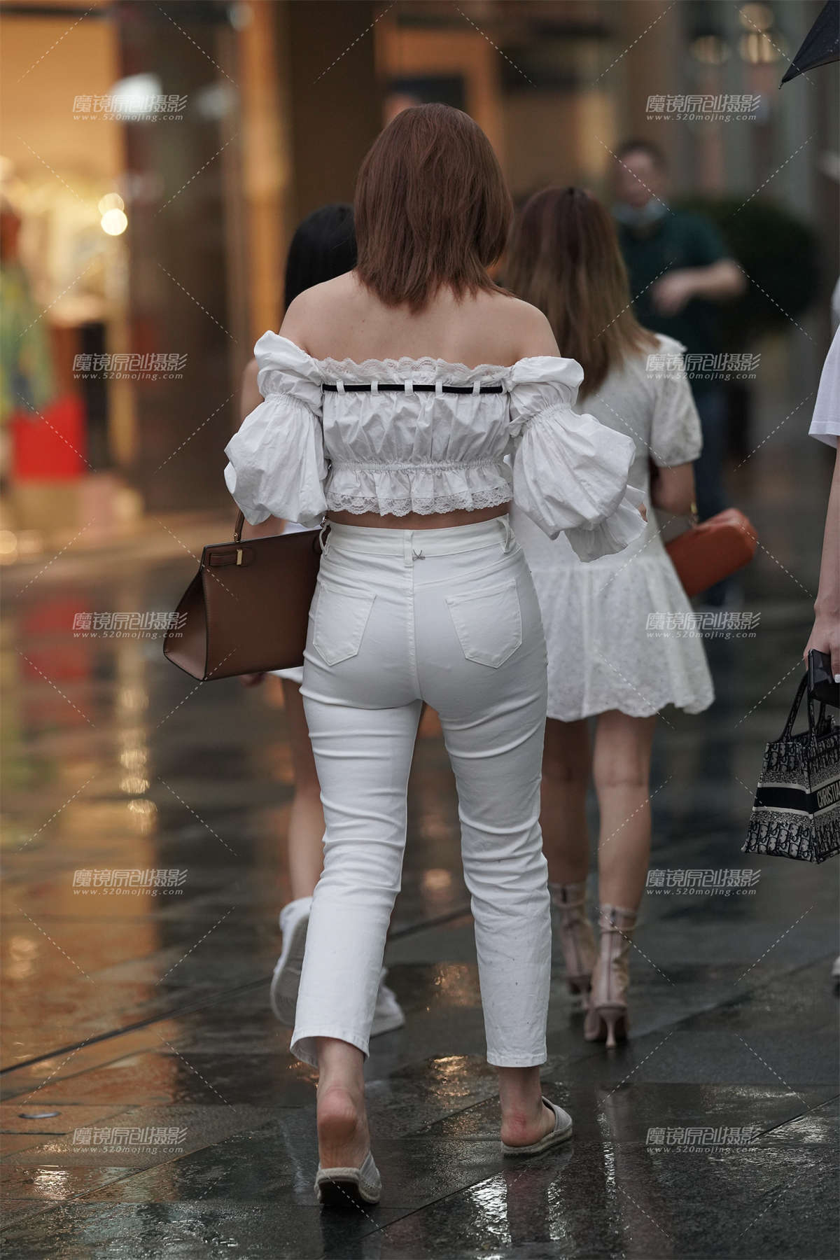 图片[2]-白裤美眉-日更街拍