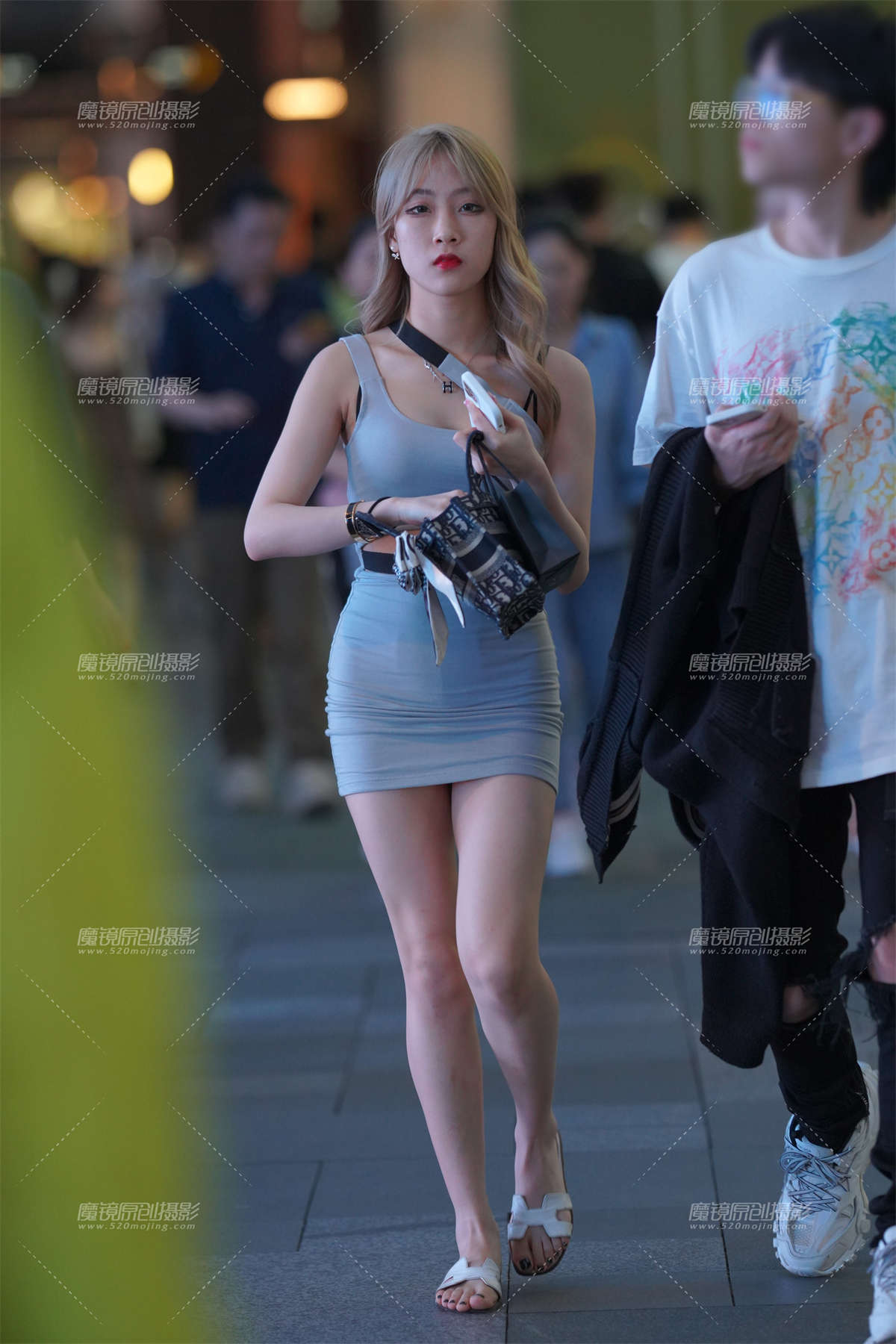 短裙小妹-日更街拍