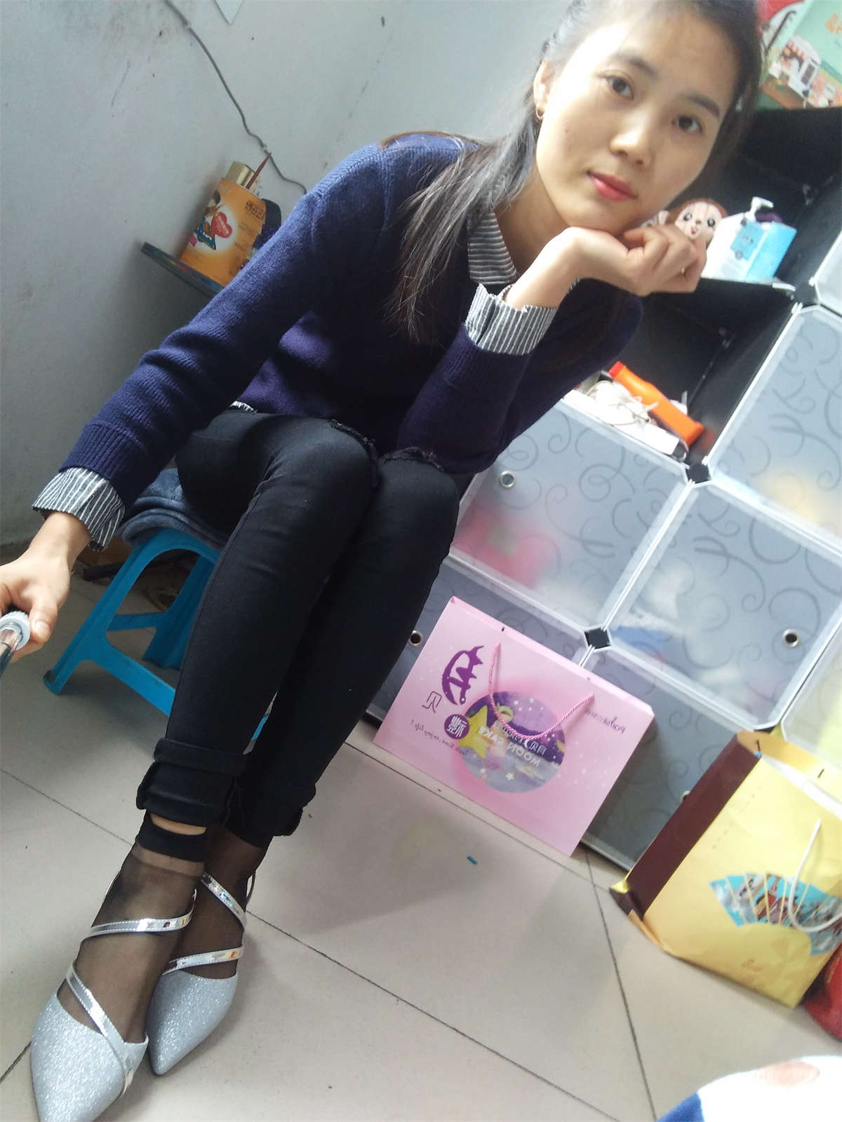 图片[2]-学妹校园寝室短丝系列005期 徐璐-日更街拍