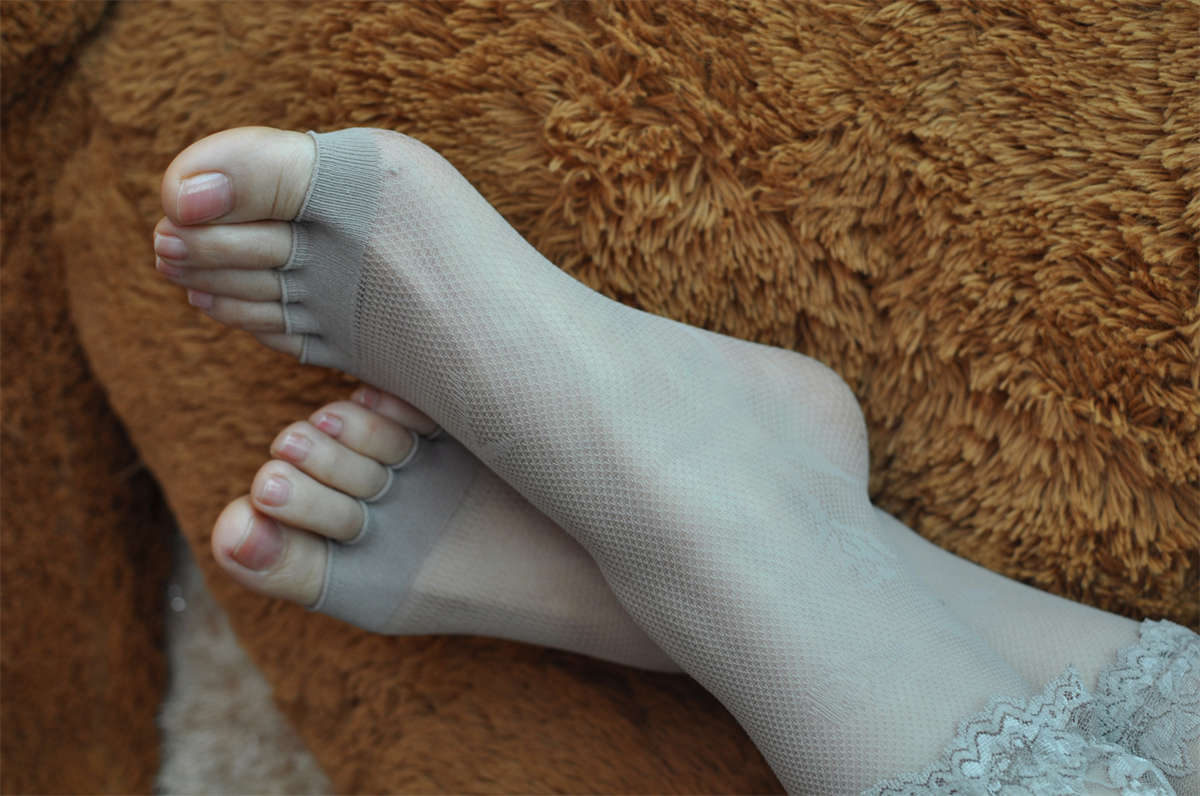 图片[2]-Fannie芬妮美足园NO.406 小性感的露趾蕾丝网袜-日更街拍