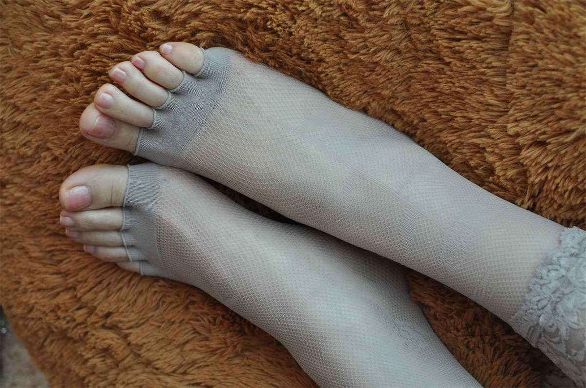 Fannie芬妮美足园NO.406 小性感的露趾蕾丝网袜-日更街拍