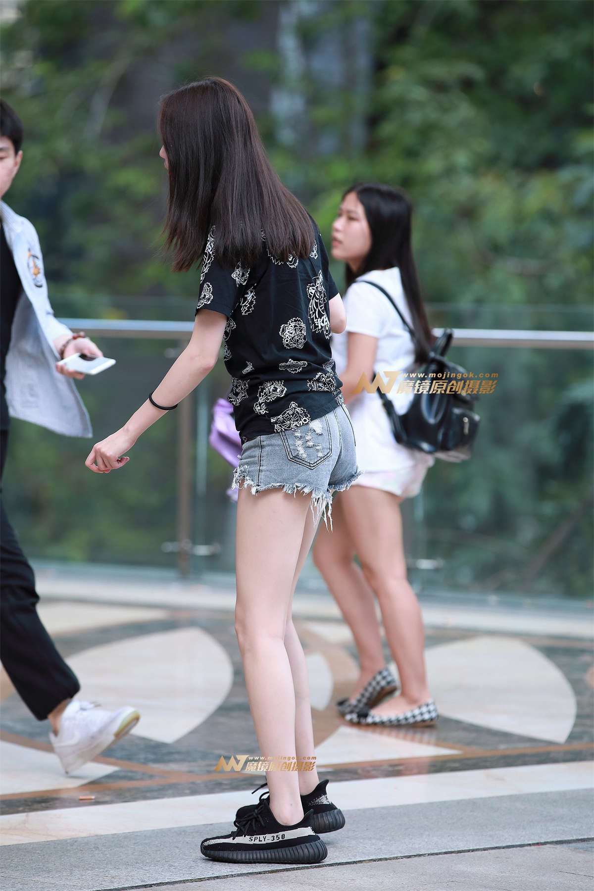 图片[2]-热裤，美腿，美女-日更街拍