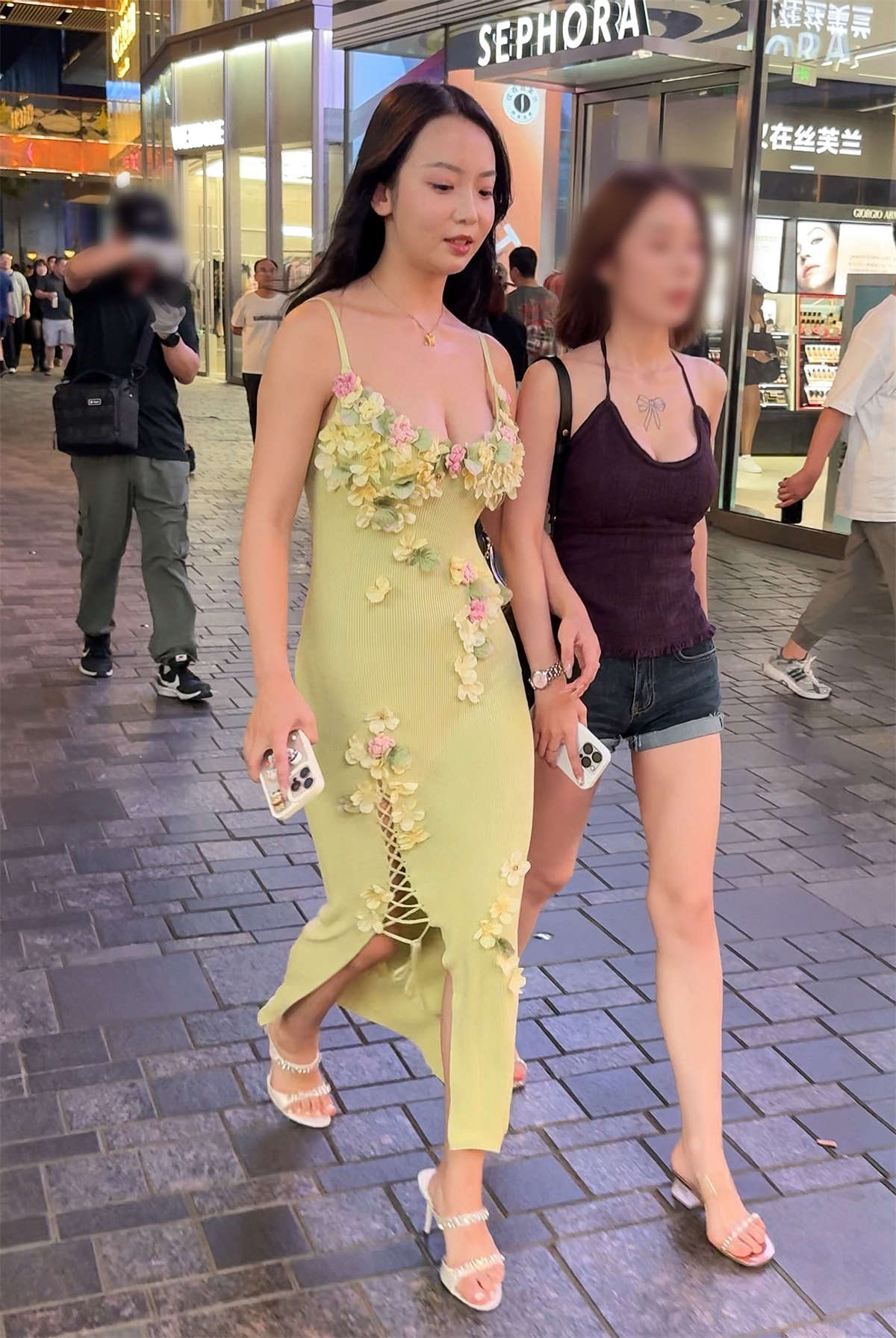 图片[2]-夜拍包臀裙美女（视频版）-日更街拍