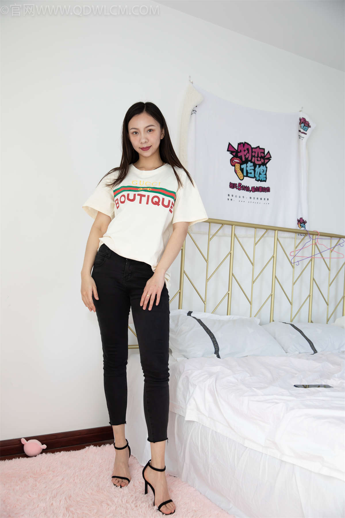 物恋传媒 NO.1313 淼淼-一尘不染（盲盒3）-日更街拍