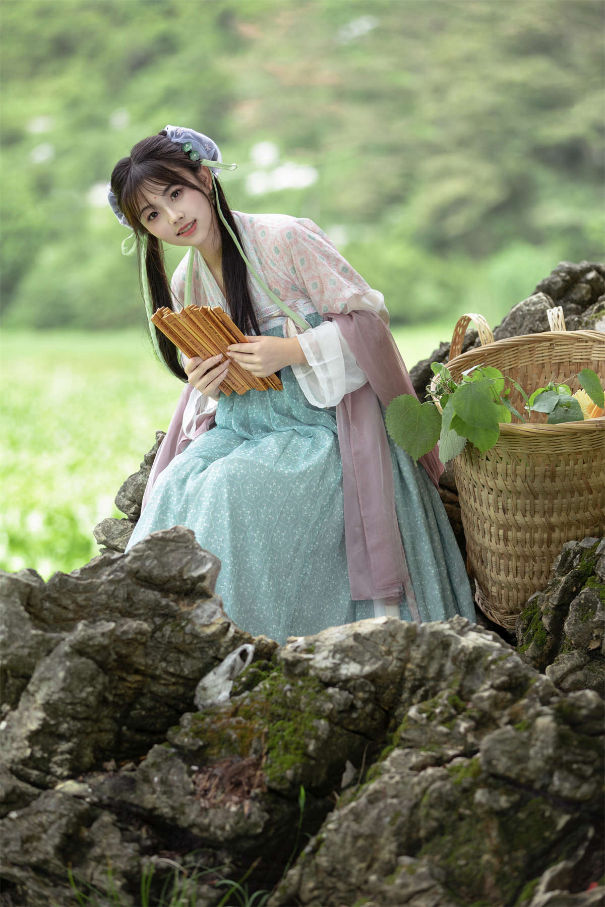 YITUYU艺图语 2023.09.05 雨中作 小谨-日更街拍