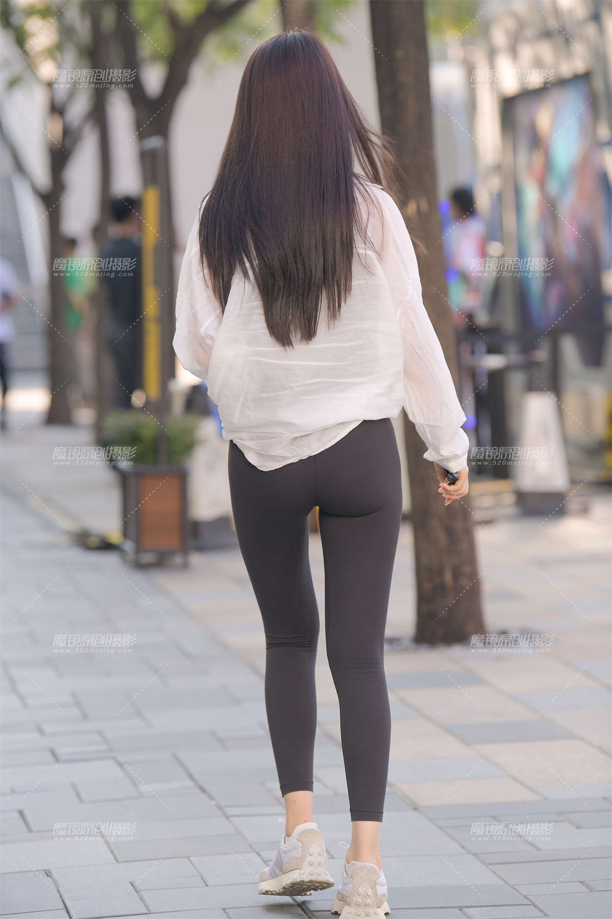 图片[2]-黑色瑜伽裤美女-日更街拍