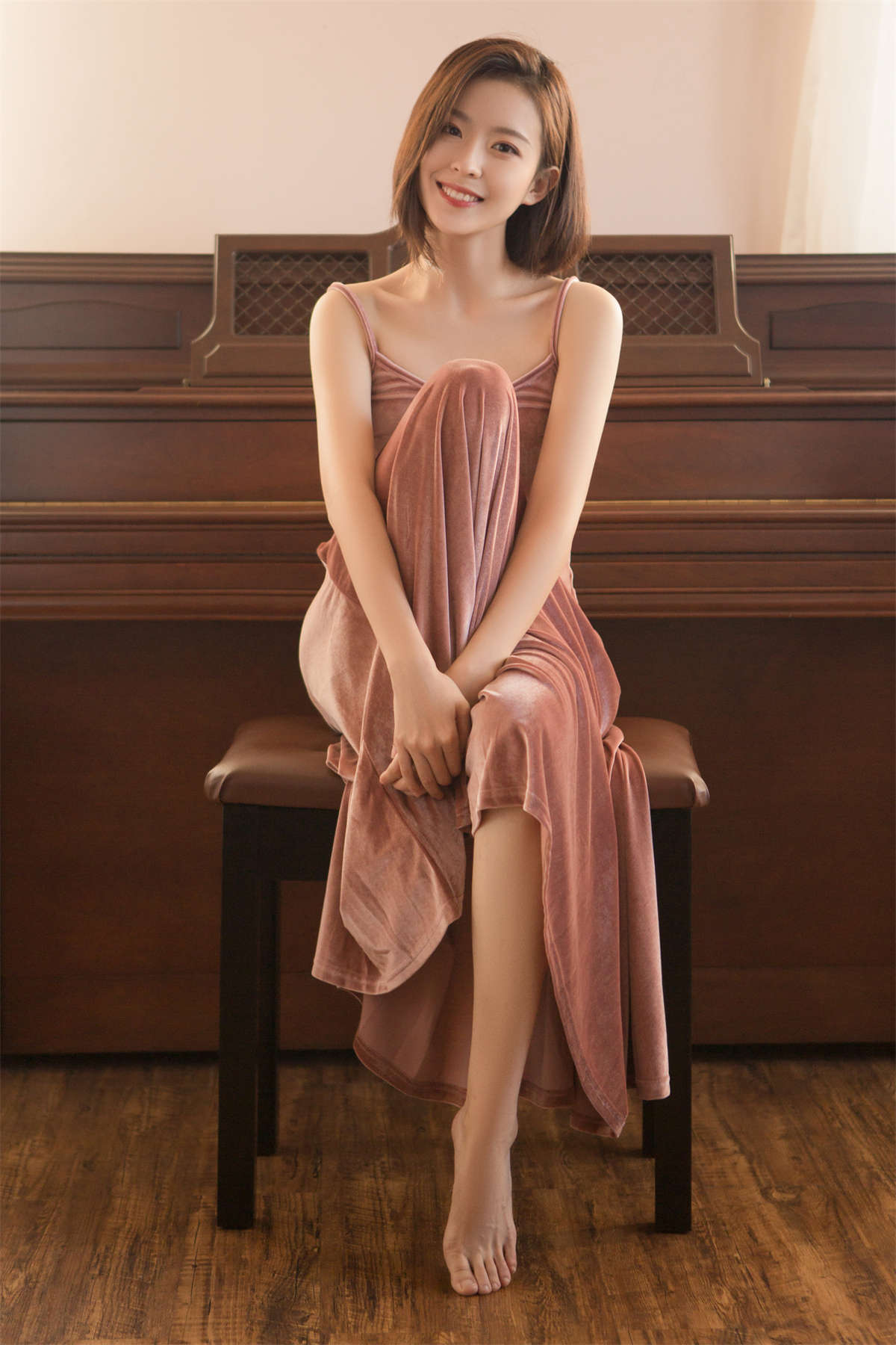 YALAYI雅拉伊2023.06.01 NO.1037 清丽佳人-日更街拍