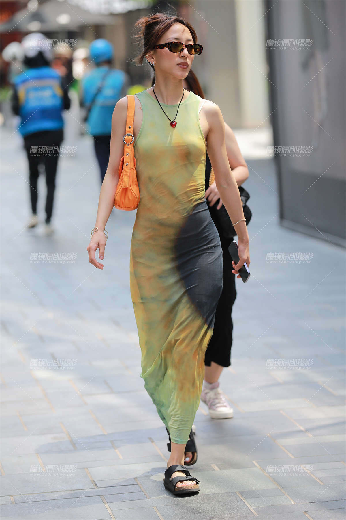 图片[2]-【玻璃街拍】包臀裙小姐姐-日更街拍