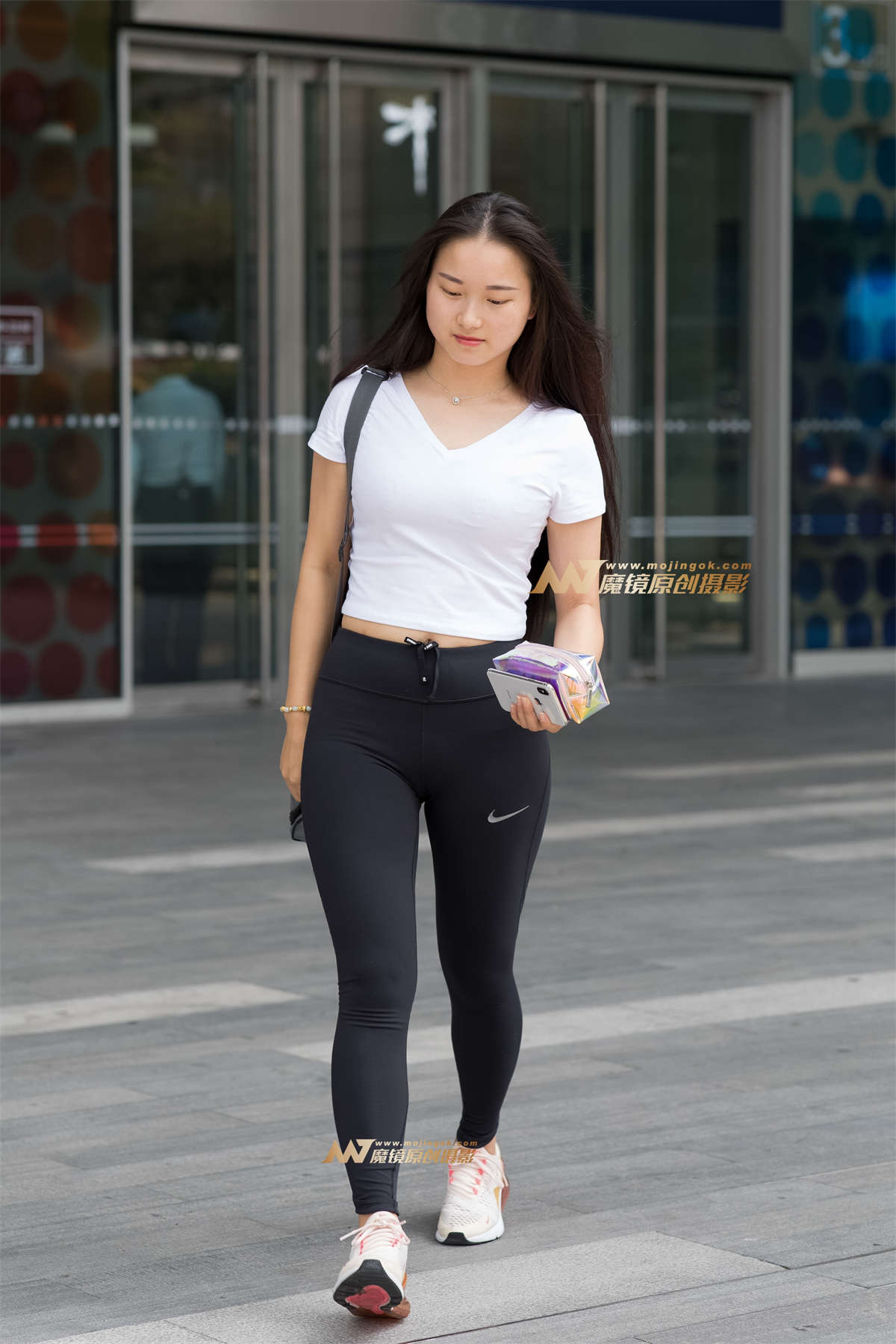 【凯恩赛帖】黑色紧身弹力裤-日更街拍