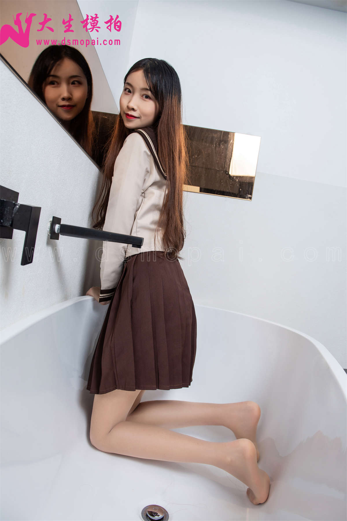 大生模拍 NO.196 雨桐 浴缸JK肉丝-日更街拍
