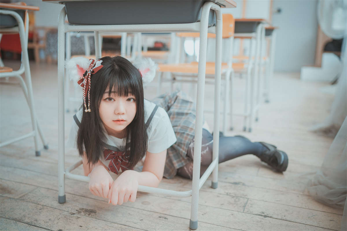 [DJAWA] Pian – Cat girl does not take classes-日更街拍