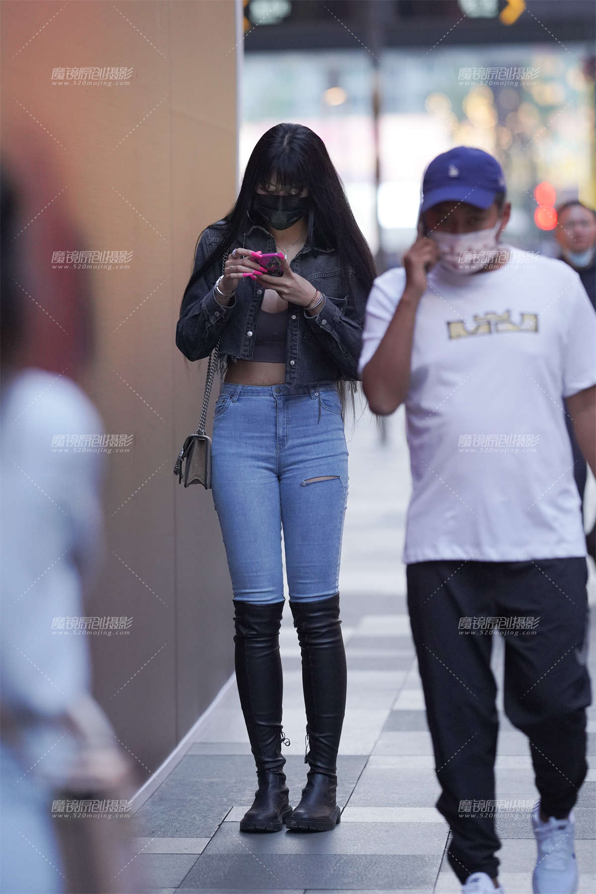 高挑的牛仔美眉-日更街拍