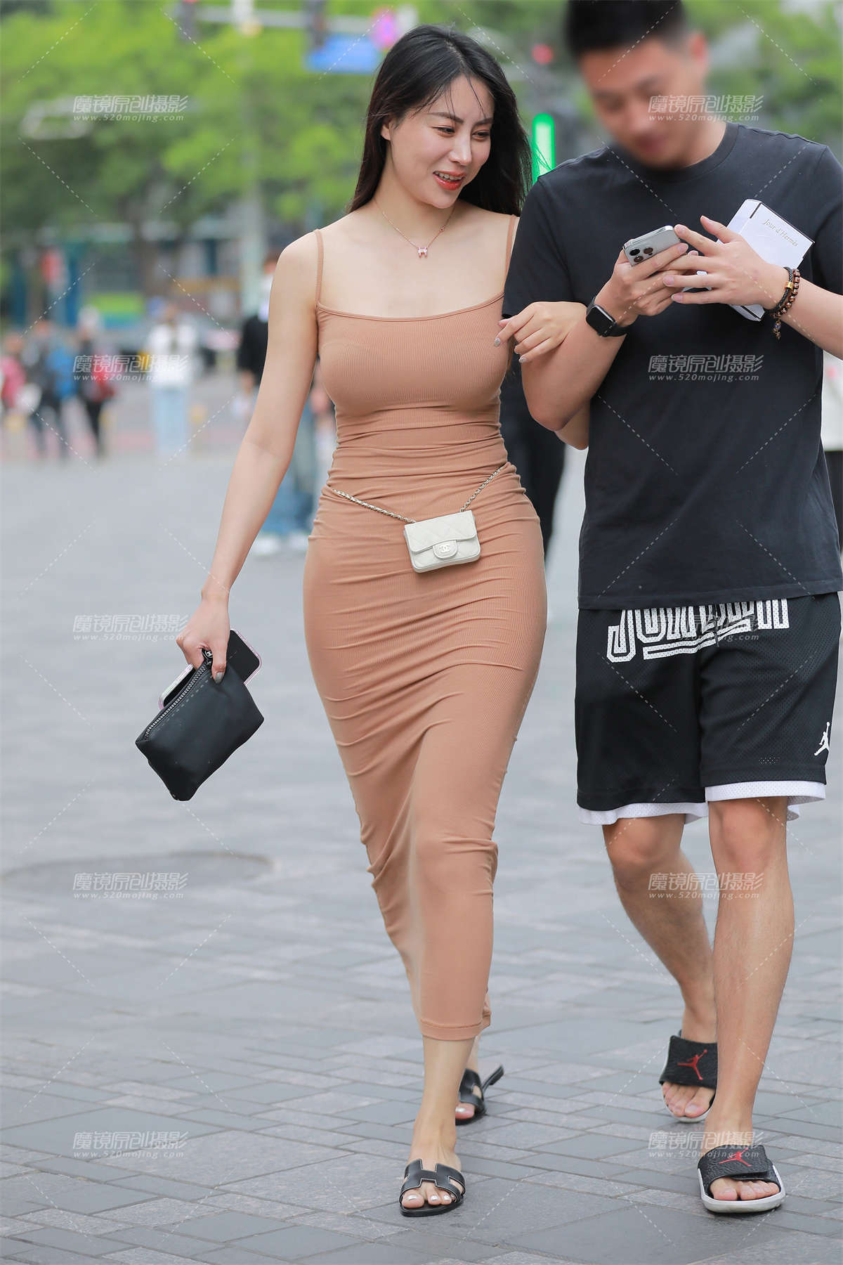 【玻璃街拍】性感包臀裙女友-日更街拍