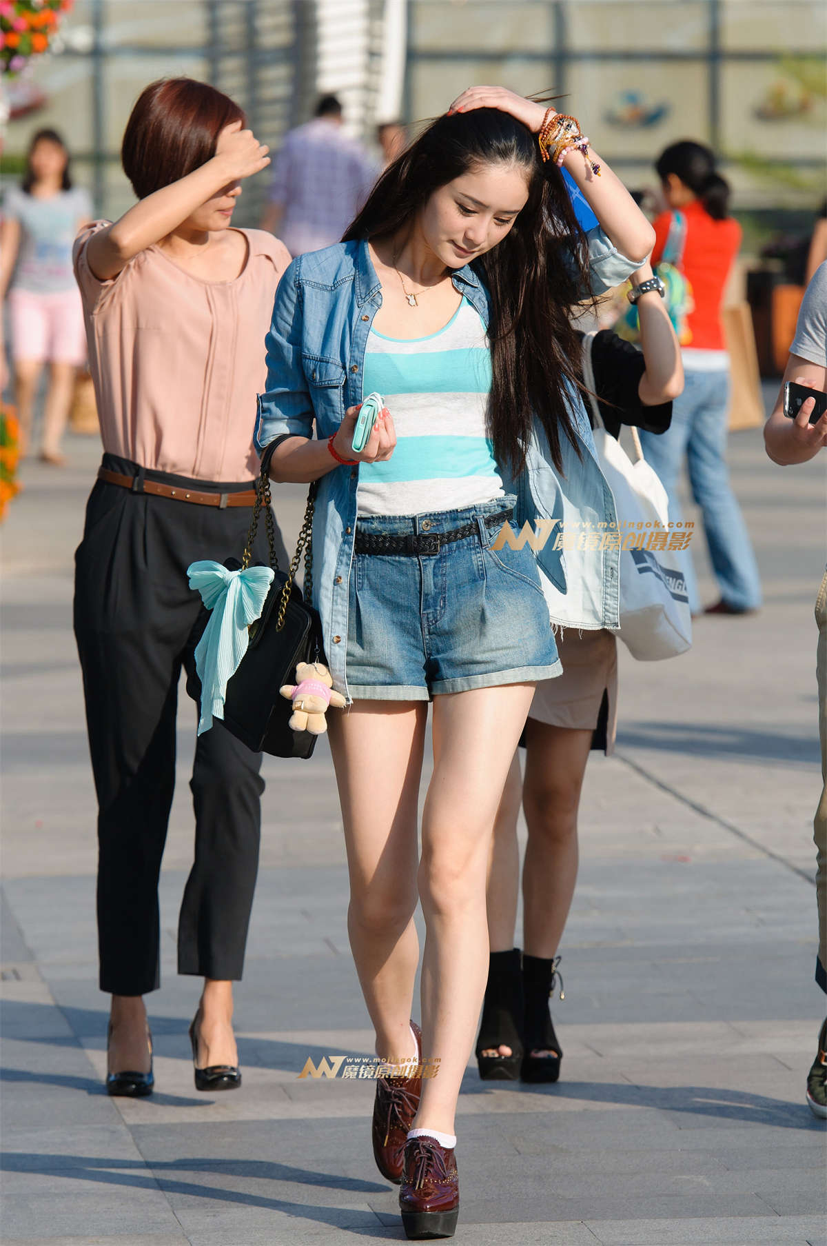 图片[2]-小姐姐有点不好意思-日更街拍