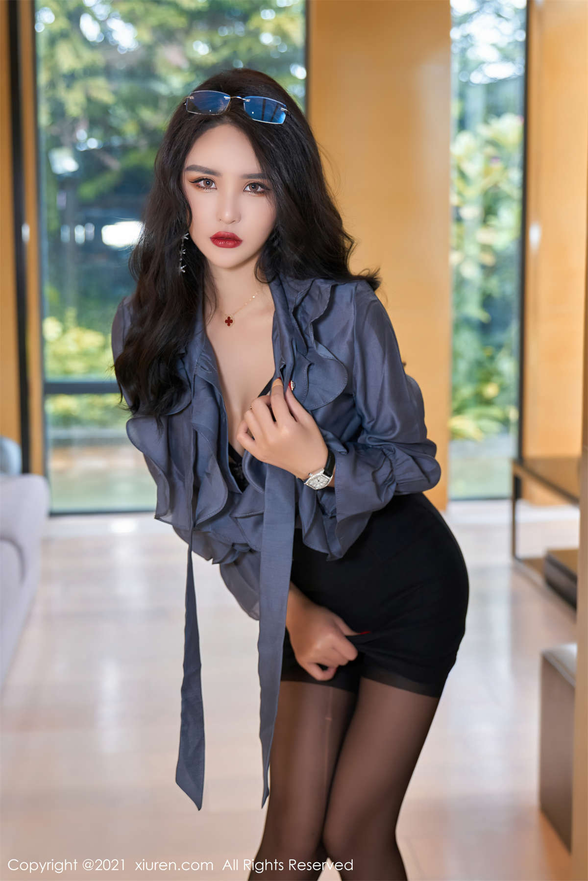 Xiuren秀人网 2021.09.28 NO.4010 Emily尹菲-日更街拍