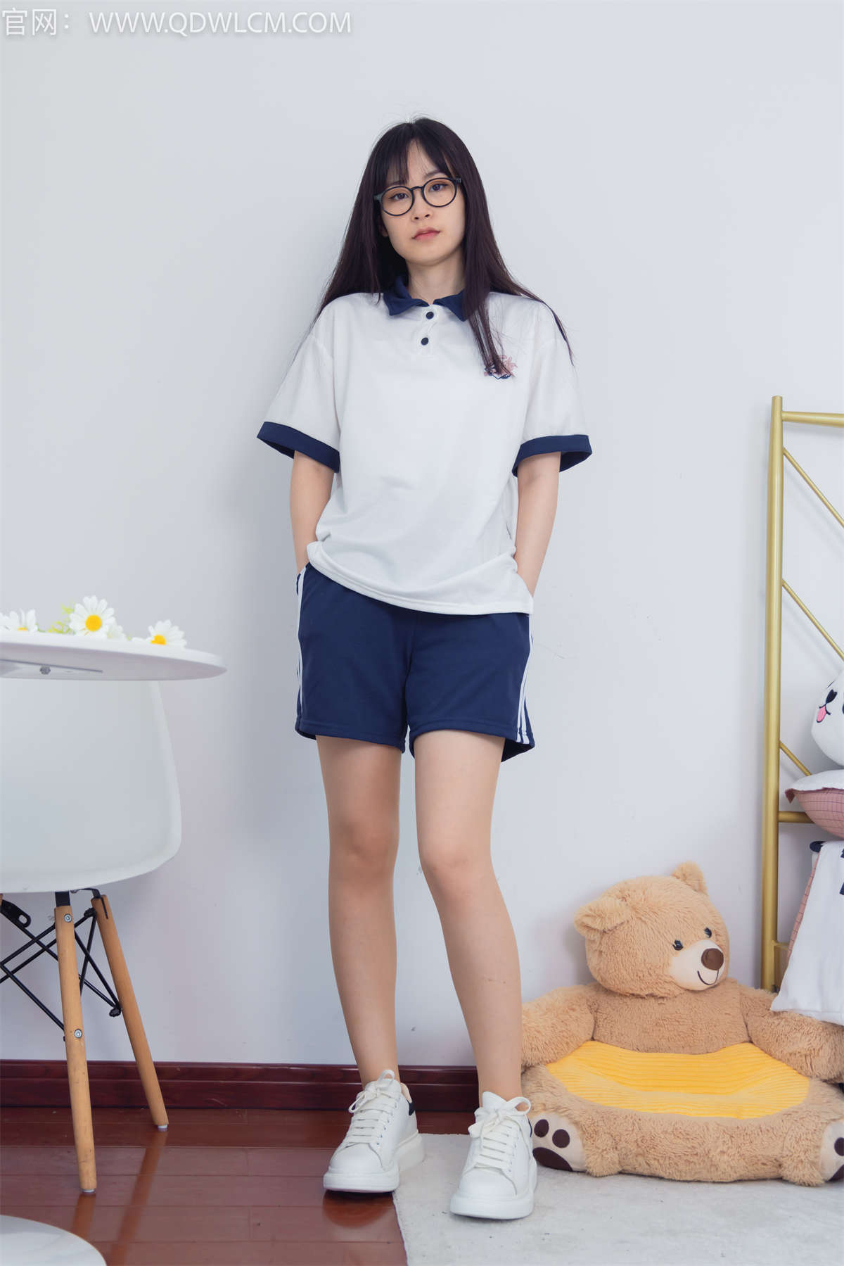 物恋传媒 NO.1284 兮兮-一个很长的梦-日更街拍