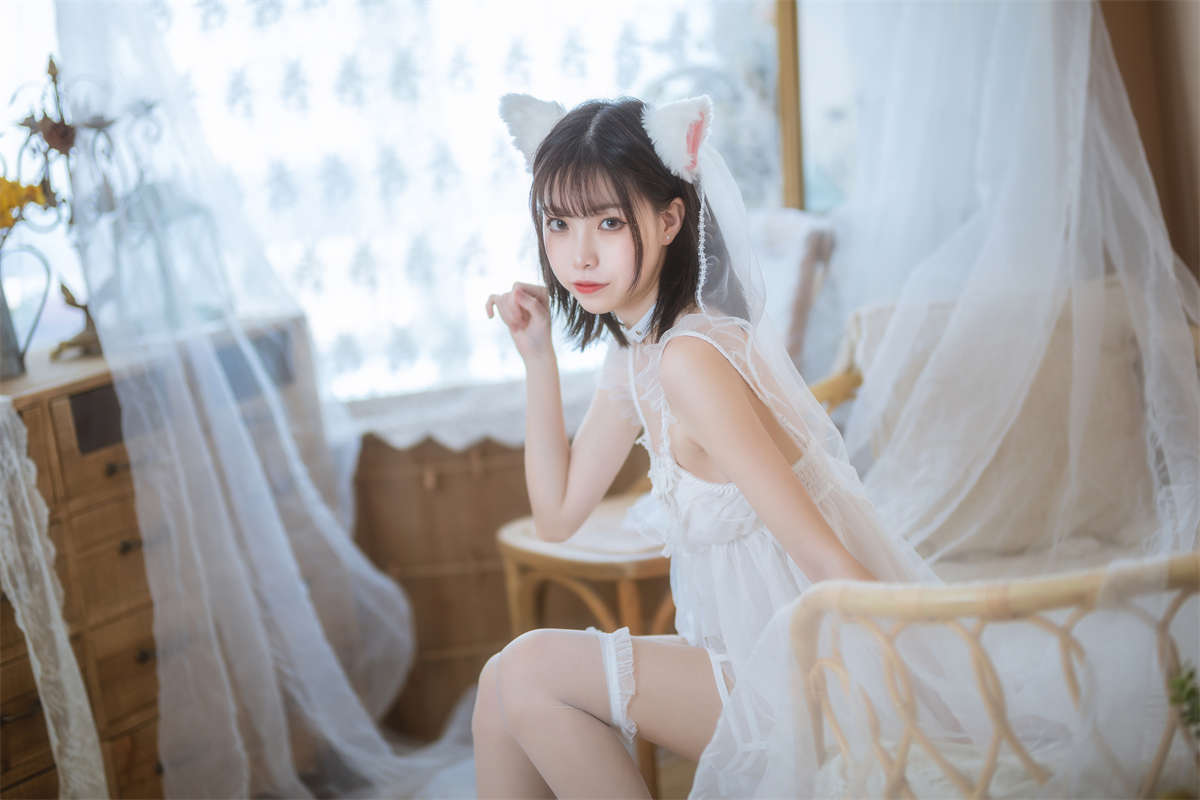 许岚(叁月life) 少女白色裙-日更街拍