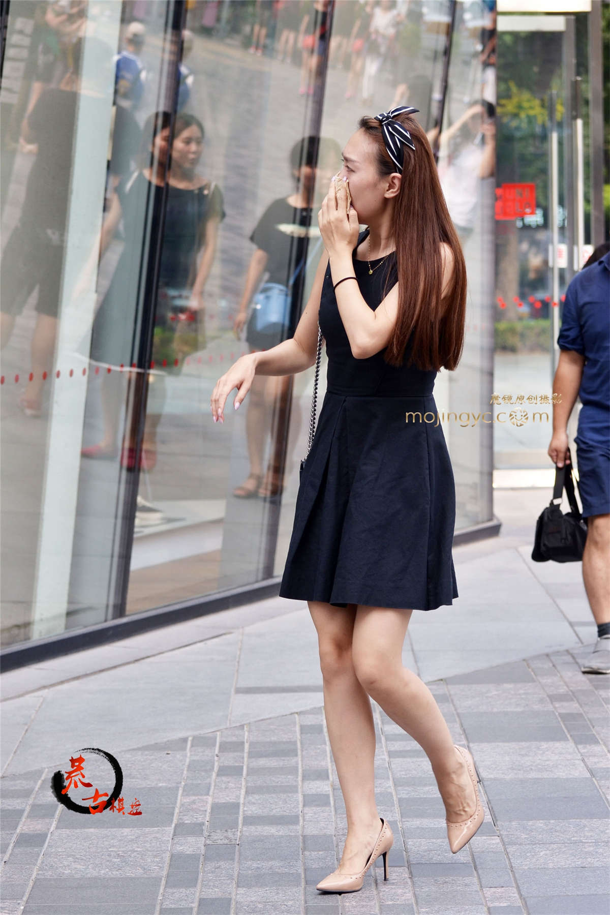 图片[2]-11-21 黑裙高跟-日更街拍