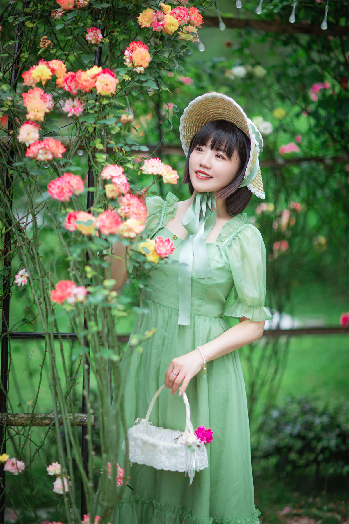 YITUYU艺图语 2022.08.12 蔷薇花开 冬琴-日更街拍