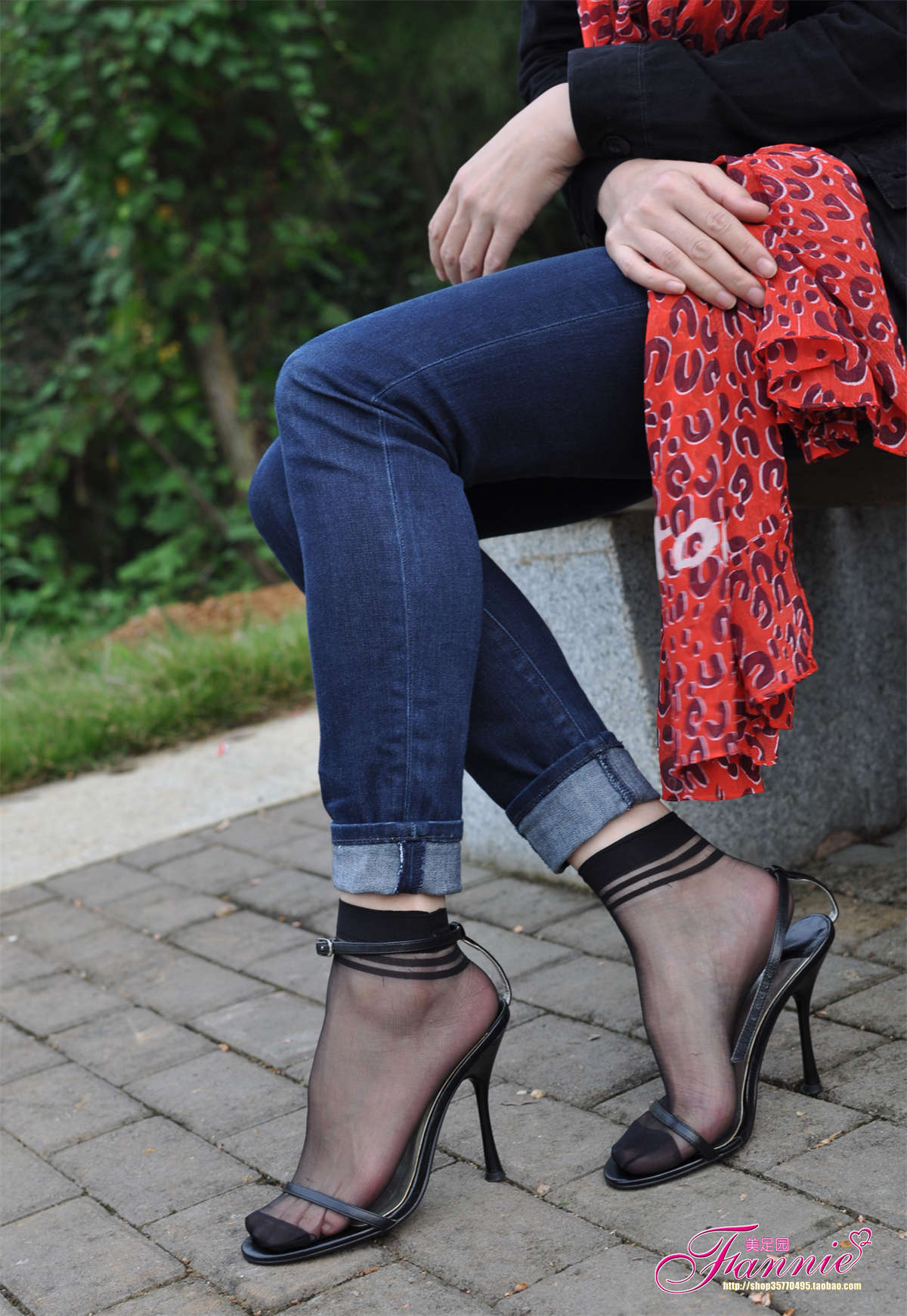 Fannie芬妮美足园NO.414 心绪盈秋黑丝-日更街拍