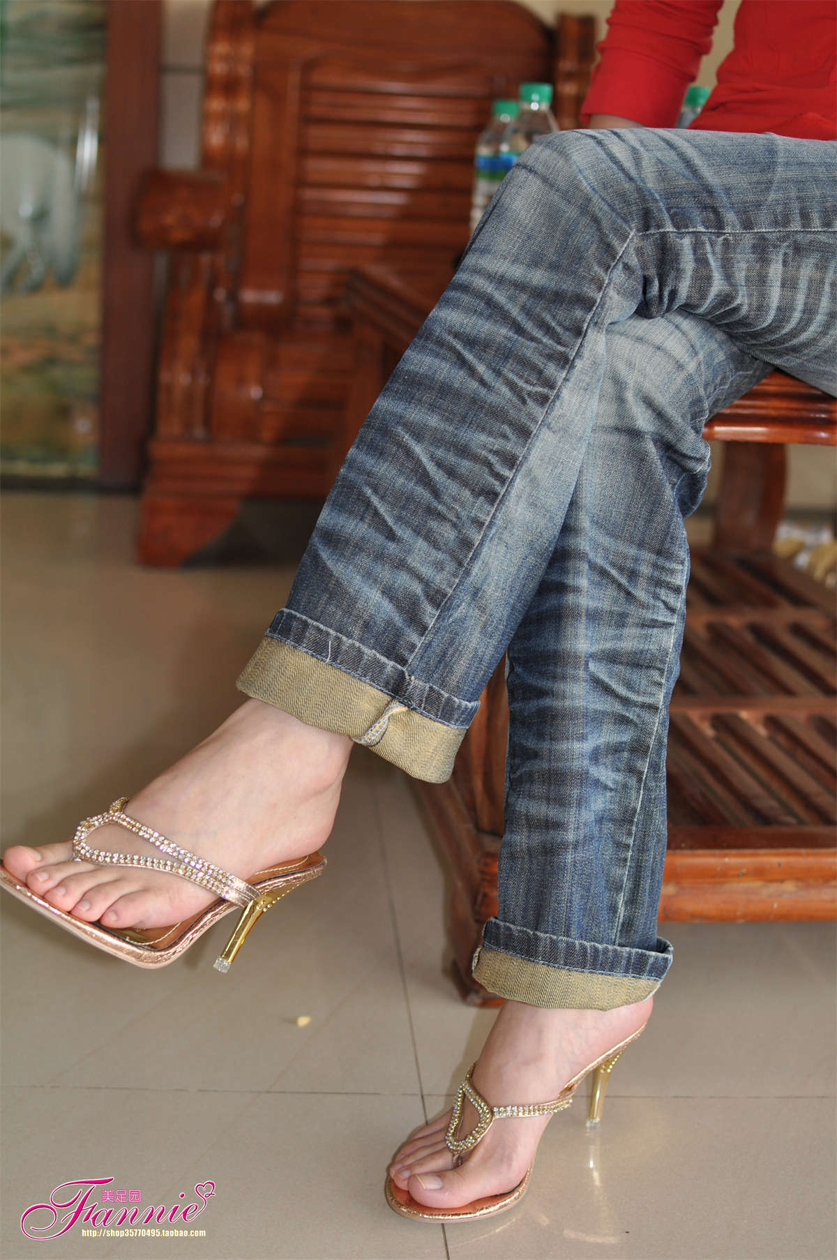 Fannie芬妮美足园NO.415 心绪盈秋（裸足高跟2）-日更街拍