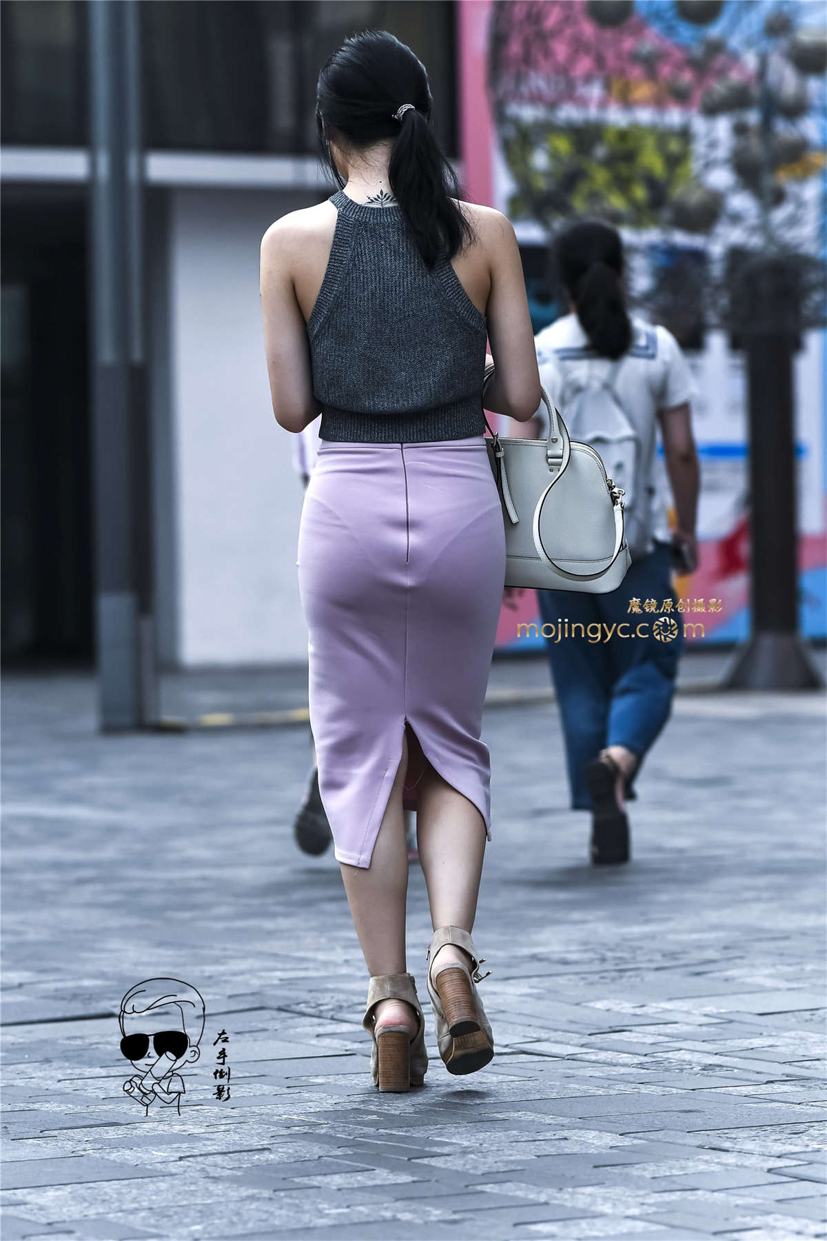 图片[2]-紧抱裙凸显m线美臀吸晴-日更街拍