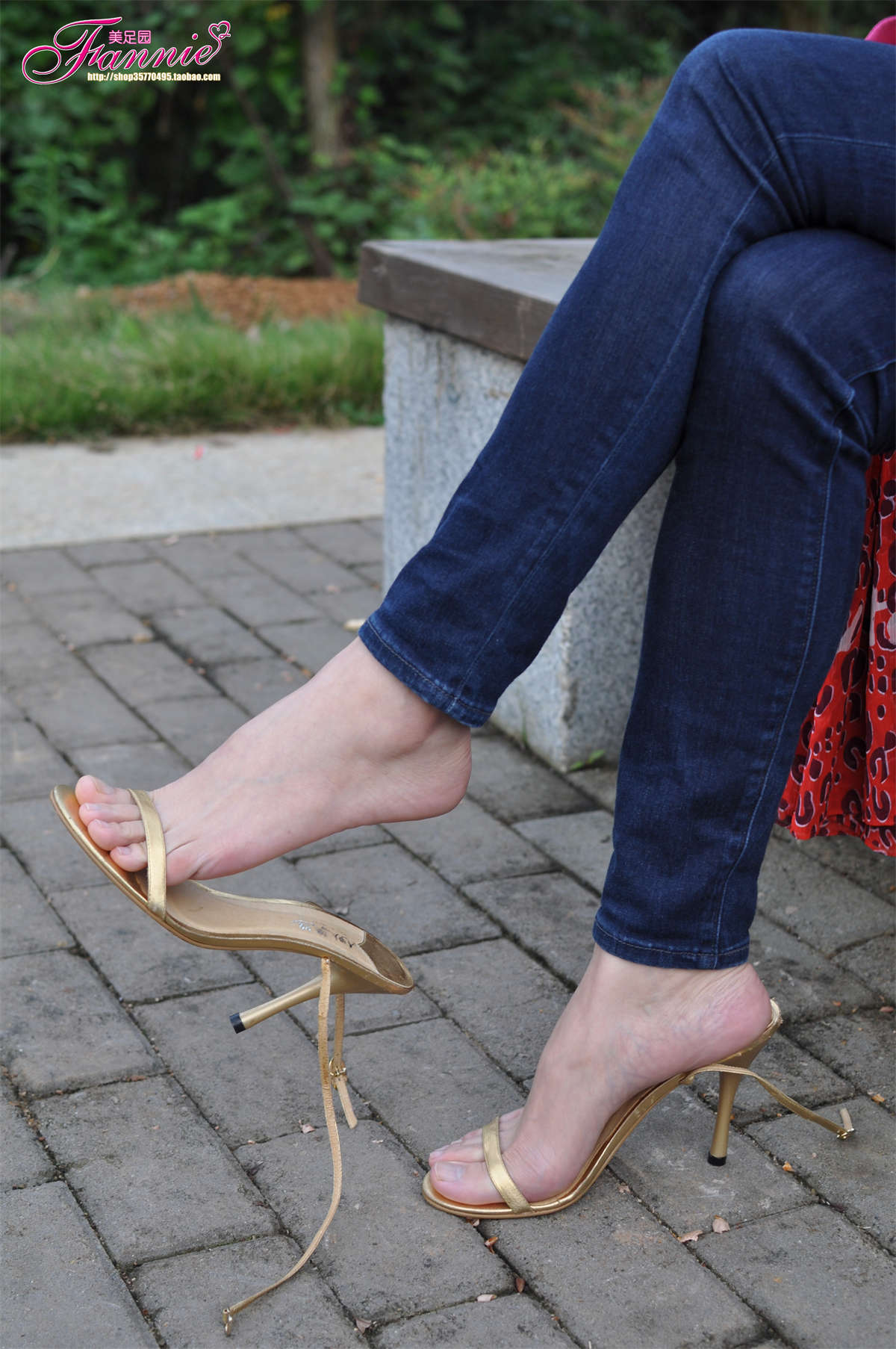 Fannie芬妮美足园NO.416 心绪盈秋（裸足高跟3）-日更街拍