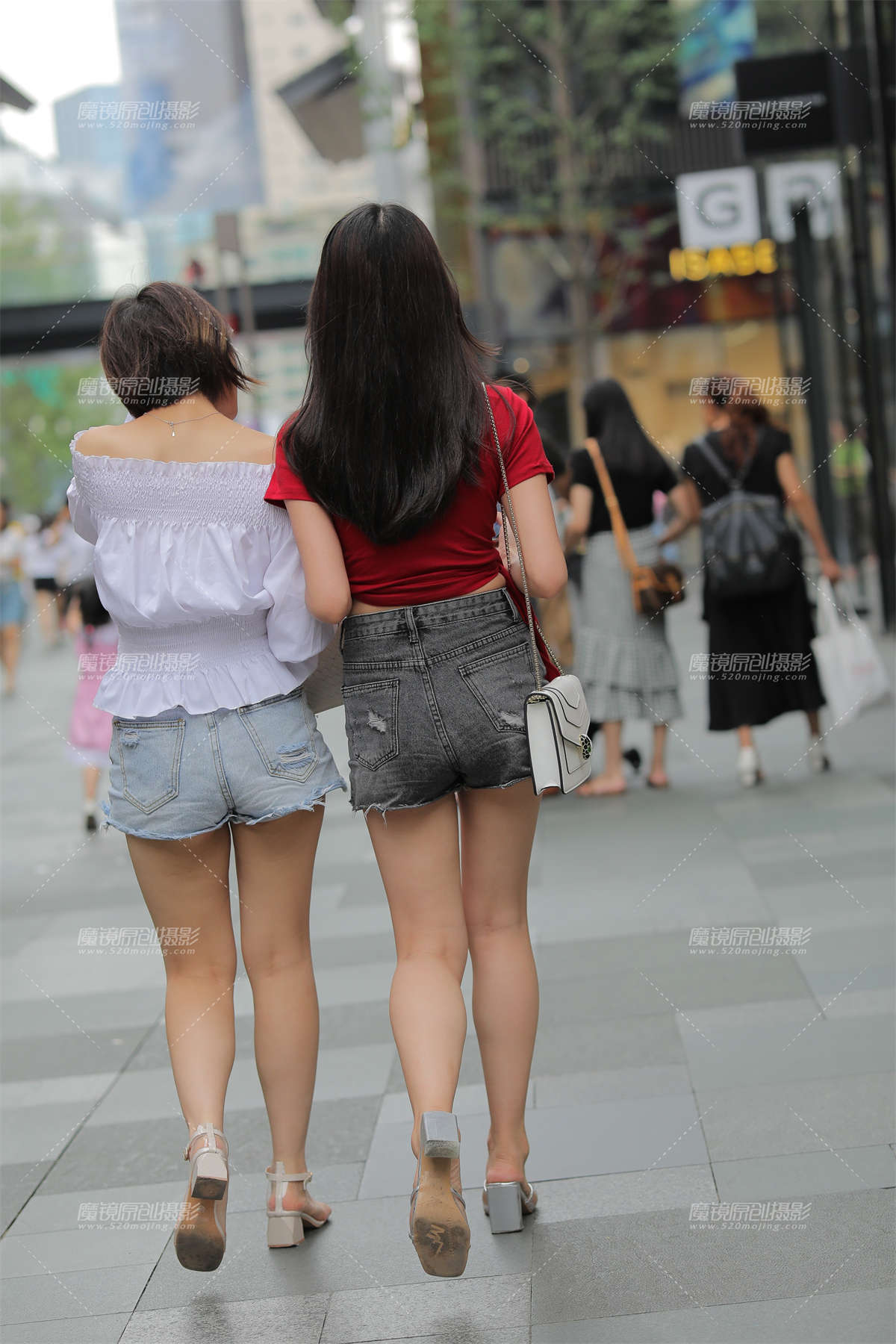 图片[2]-长腿热裤美眉-日更街拍