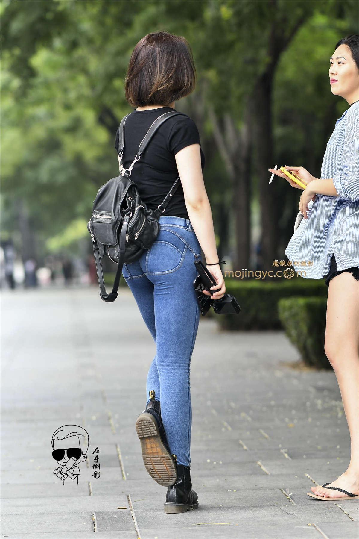 图片[2]-紧绷牛仔凸显魔鬼身材-日更街拍