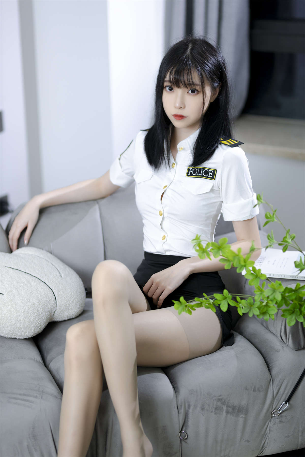 图片[2]-许岚(叁月life) 灰丝制服-日更街拍