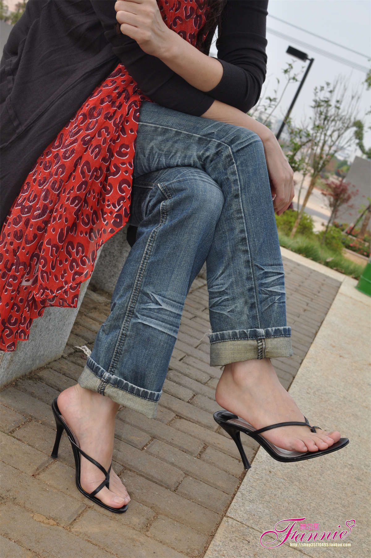 Fannie芬妮美足园NO.417 心绪盈秋（裸足高跟4）-日更街拍