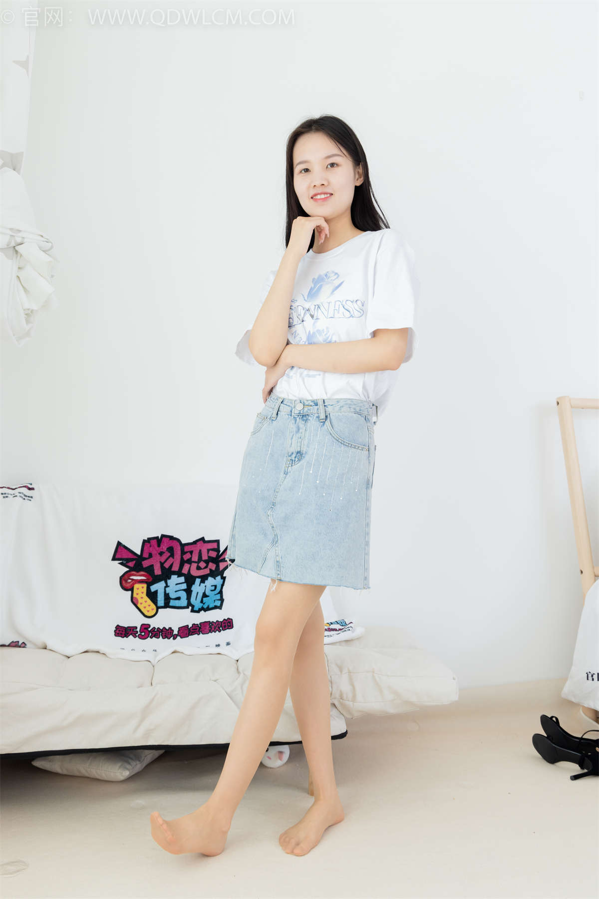 物恋传媒 NO.1756 颜颜-暖阳下-日更街拍