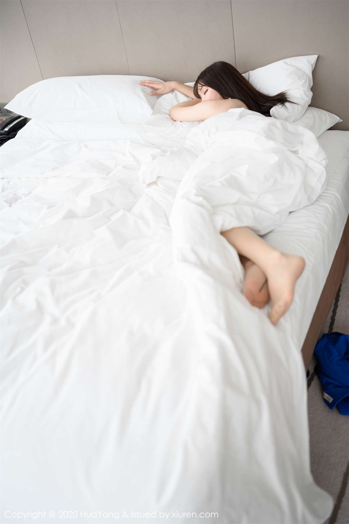 图片[2]-HuaYang花漾show 2020.03.20 VOL.229 桌底下的秘密 周于希Sandy-日更街拍