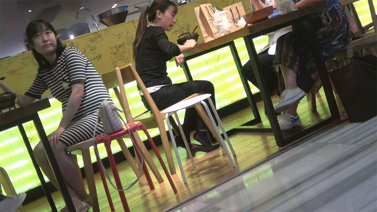 图片[2]-短丝袜高跟鞋美女-日更街拍