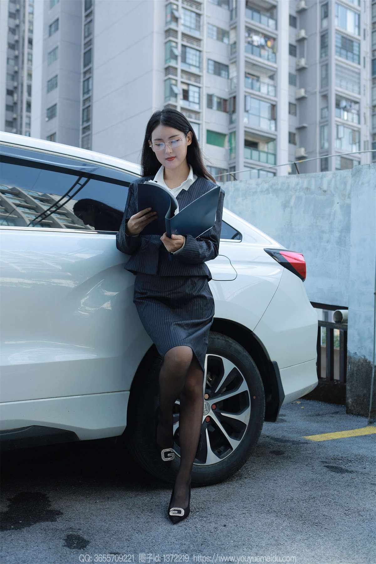 IESS异思趣向 2023.11.03 丝享家1576：小宝 懂事早到女人-日更街拍