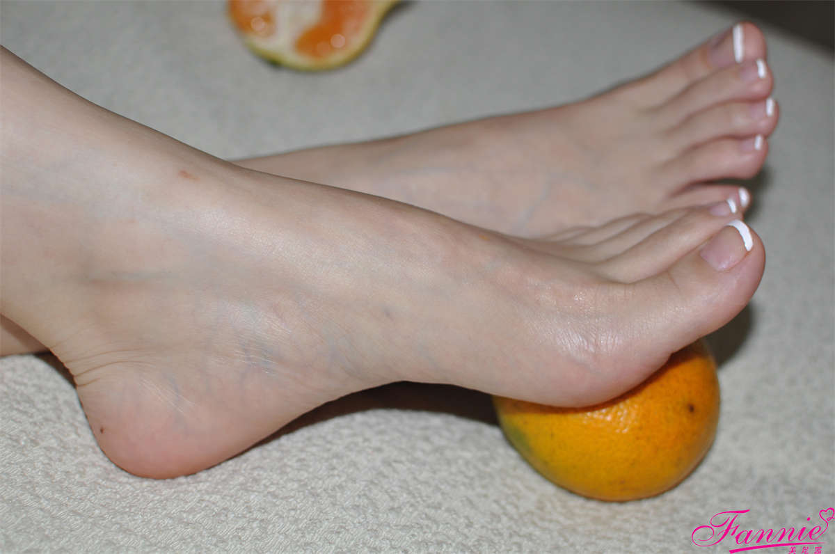 Fannie芬妮美足园NO.420 恰似你的甜蜜秋橘篇（上）-日更街拍